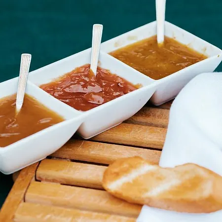 索兰纳蒙塔涅萨乡村旅馆 酒店 柯米拉斯