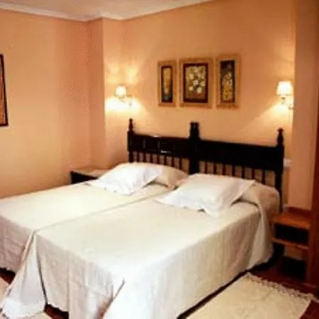 索兰纳蒙塔涅萨乡村旅馆 酒店 柯米拉斯