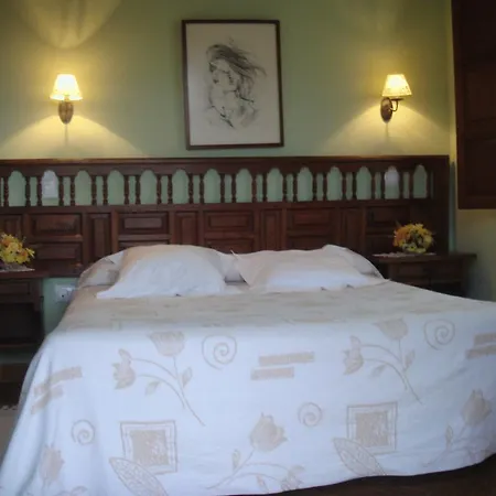 索兰纳蒙塔涅萨乡村旅馆 3* 柯米拉斯