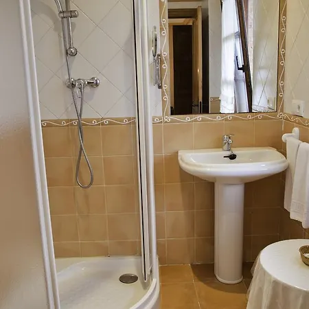 索兰纳蒙塔涅萨乡村旅馆 酒店 柯米拉斯